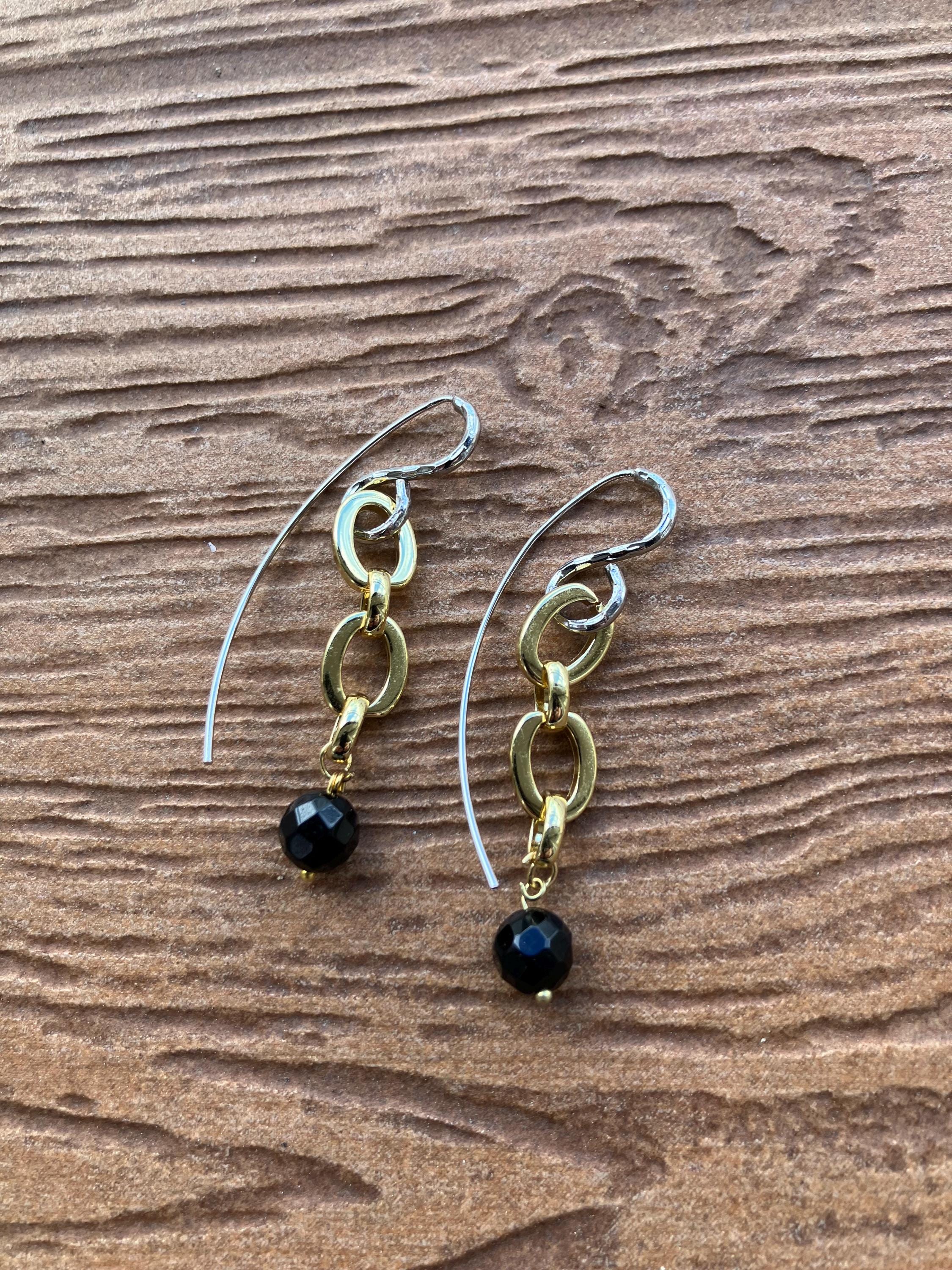 Boucles modernes originales en argent, plaqué or et semi précieuse onyx noir facette