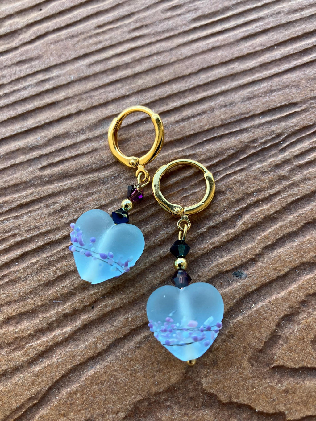 boucles dormeuses en verre filé d art, cristal Swarovski et plaqué or 24 carats 3 microns