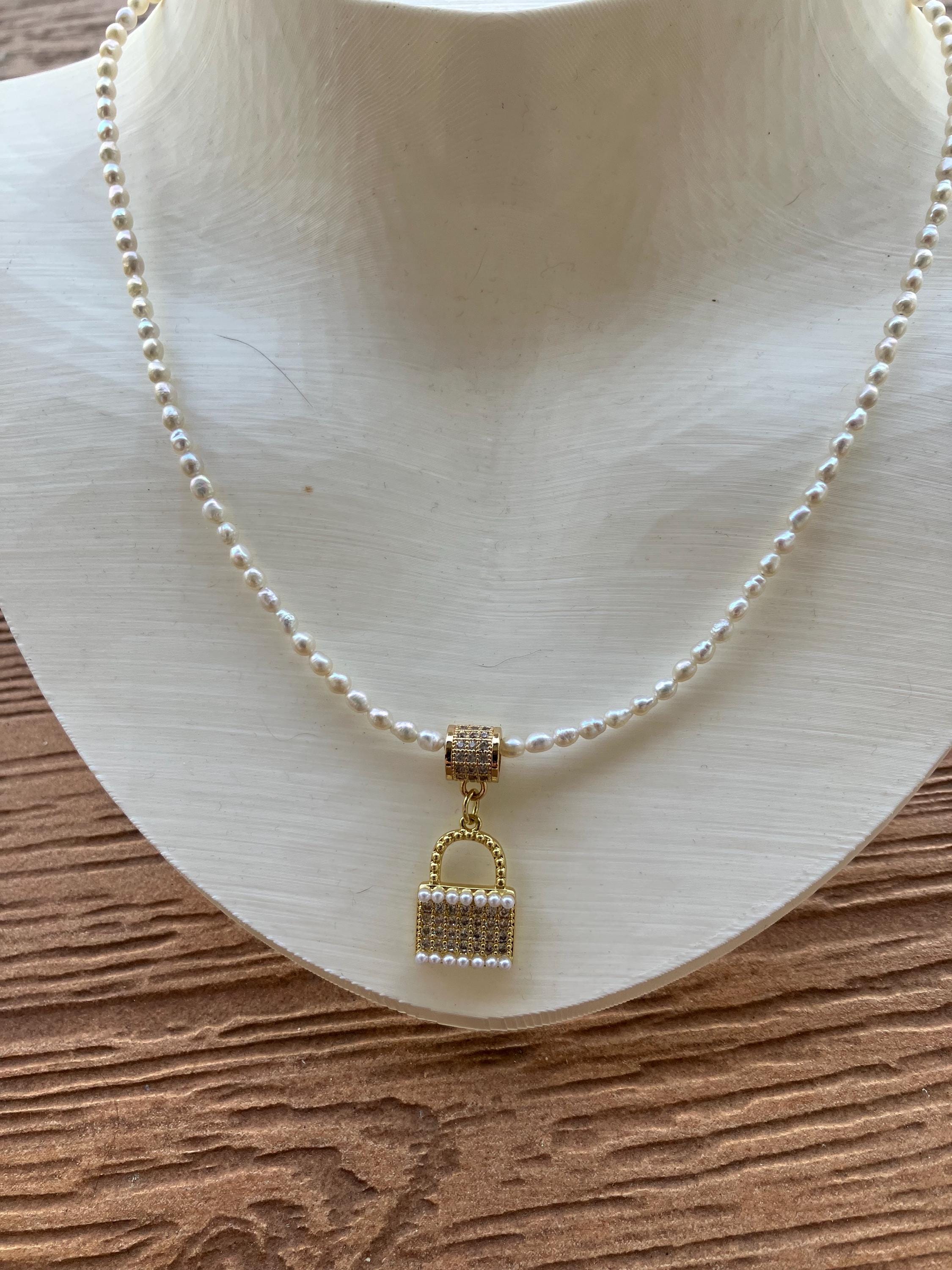collier chic perles naturelles d eau douce avec pendentif cadenas en plaqué or