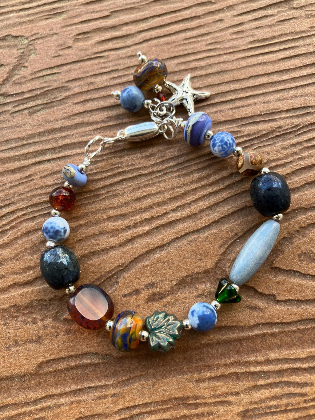 Bracelet, bracelet été, bleu, orange, semi precieuse, agate feu, agate tibétaine, verre filé d art