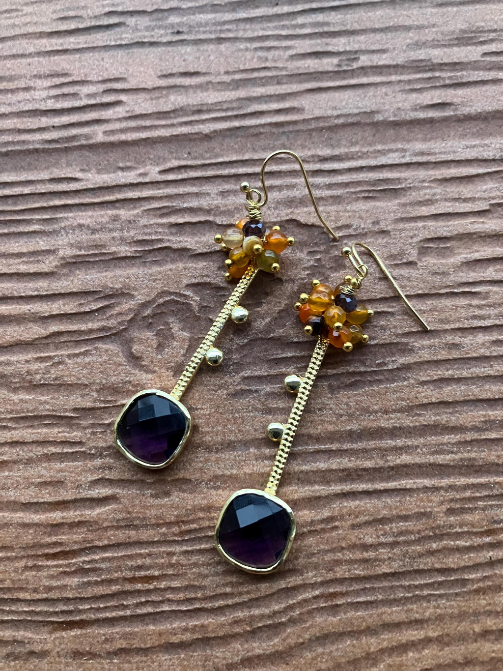 boucles modernes romantiques artistiques en plaqué or, semi précieuse améthyste et agate orange