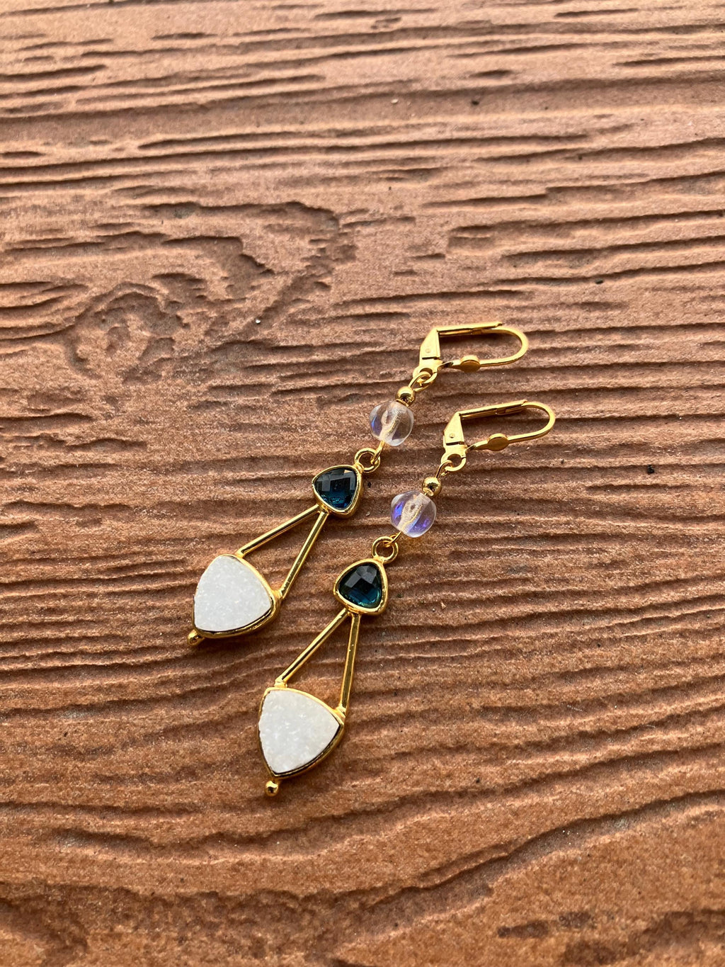 boucles chic minimaliste semi précieuse agate blanche druzy et topaze
