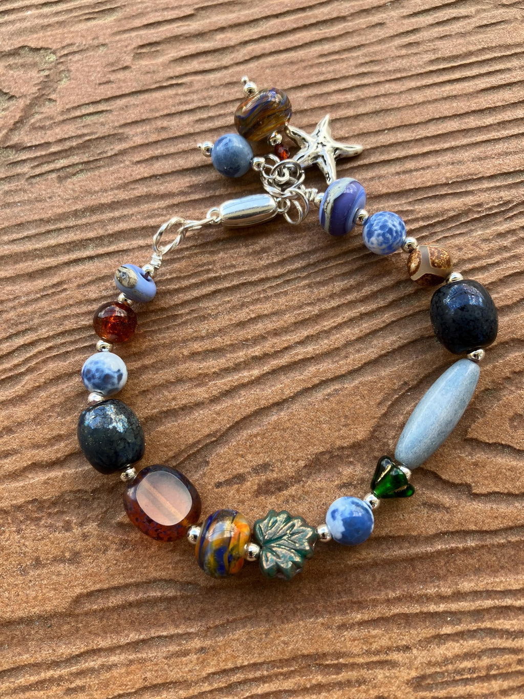 Bracelet, bracelet été, bleu, orange, semi precieuse, agate feu, agate tibétaine, verre filé d art