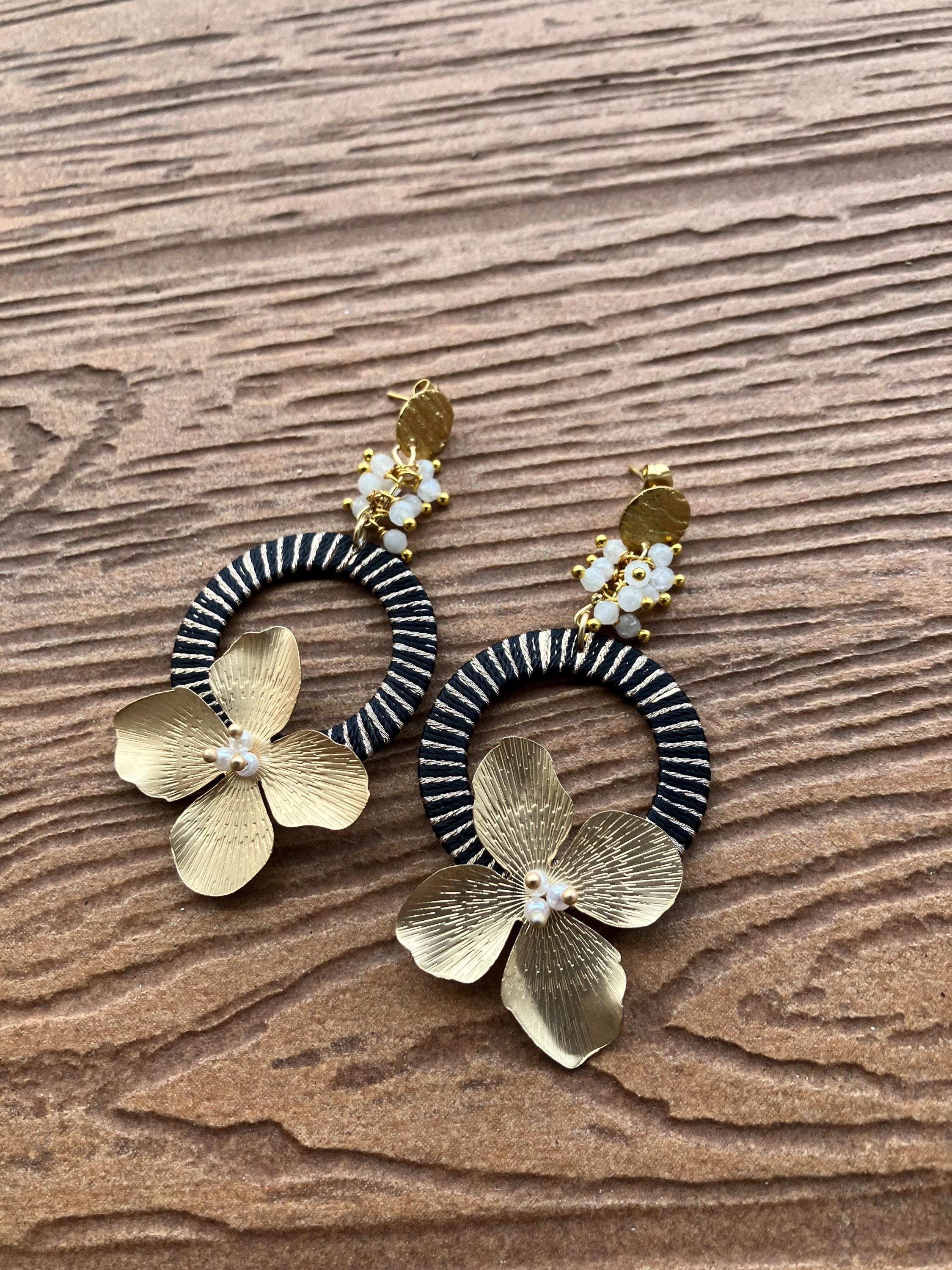 longues boucles originales en acier inoxydable et semi précieuse jade blanc facettée