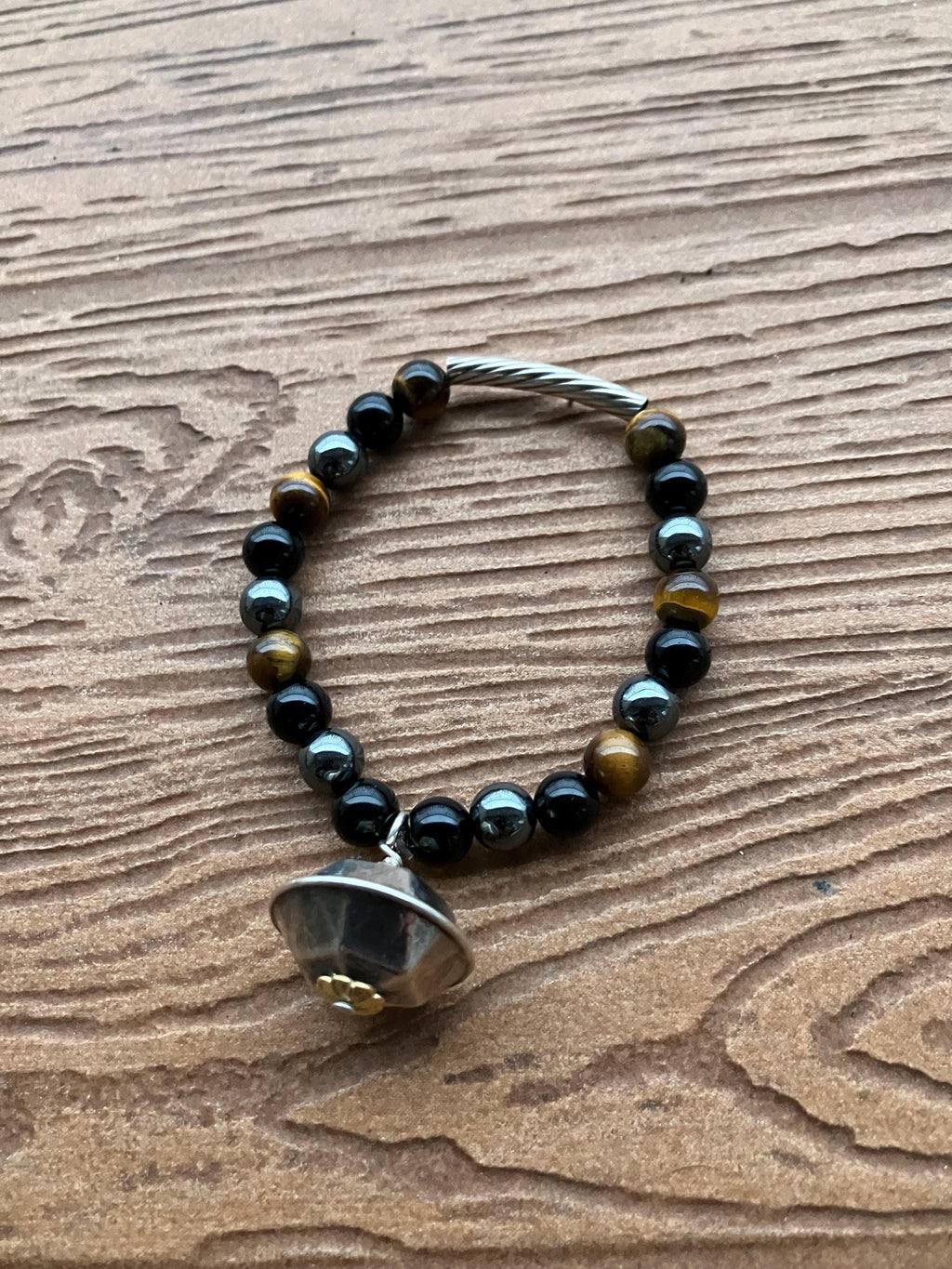 bracelet original en pierres semi précieuse œil de tigre, hématite et onyx noir