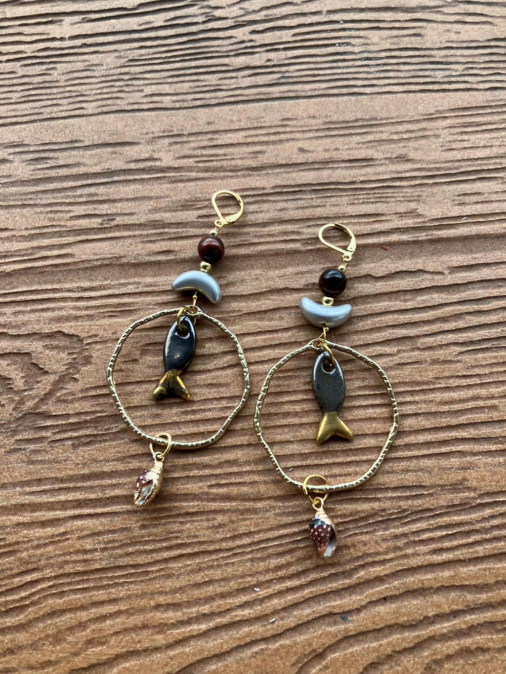 longues boucles dépareillées originales poissons et coquillages