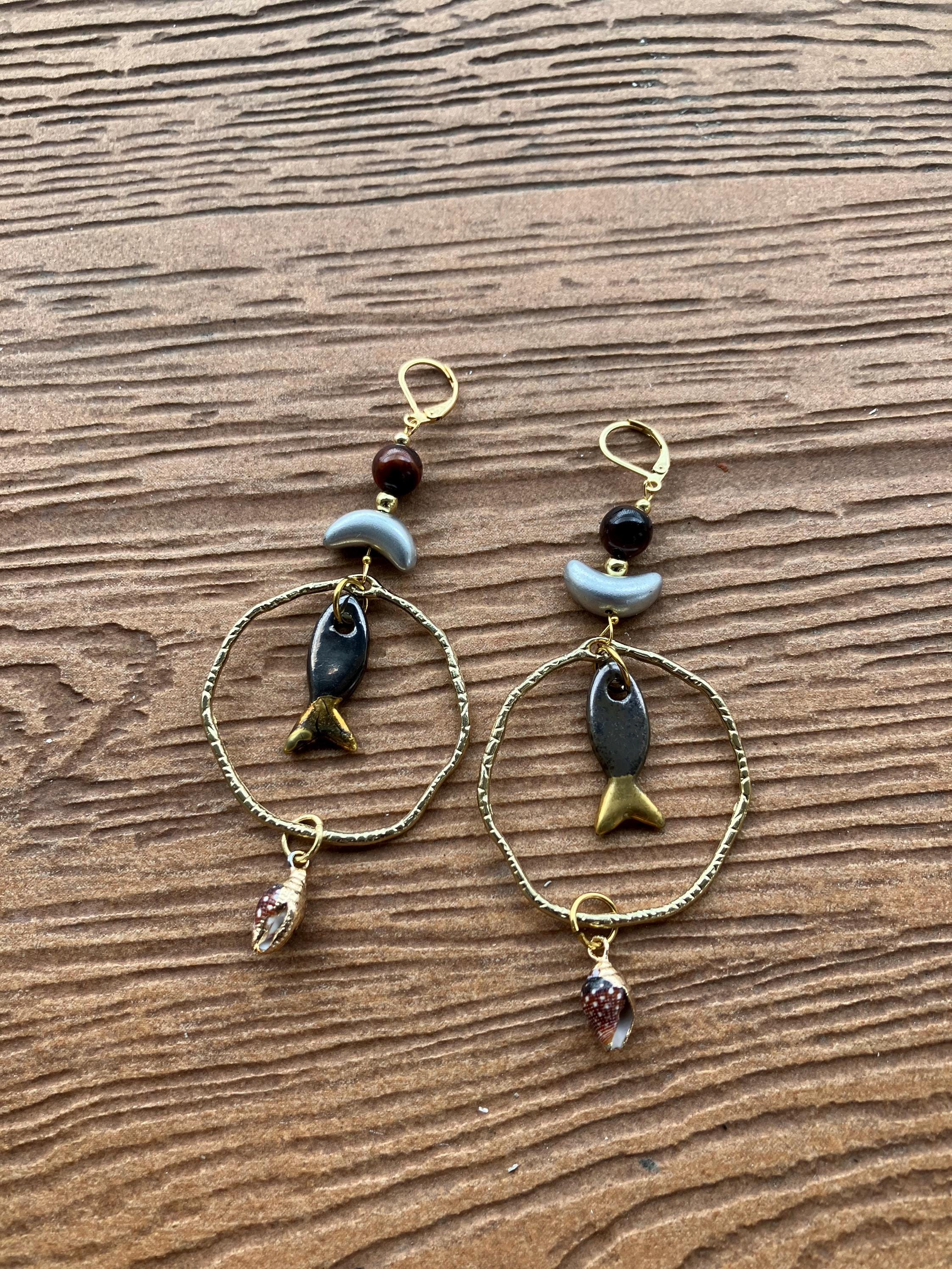 longues boucles dépareillées originales poissons et coquillages