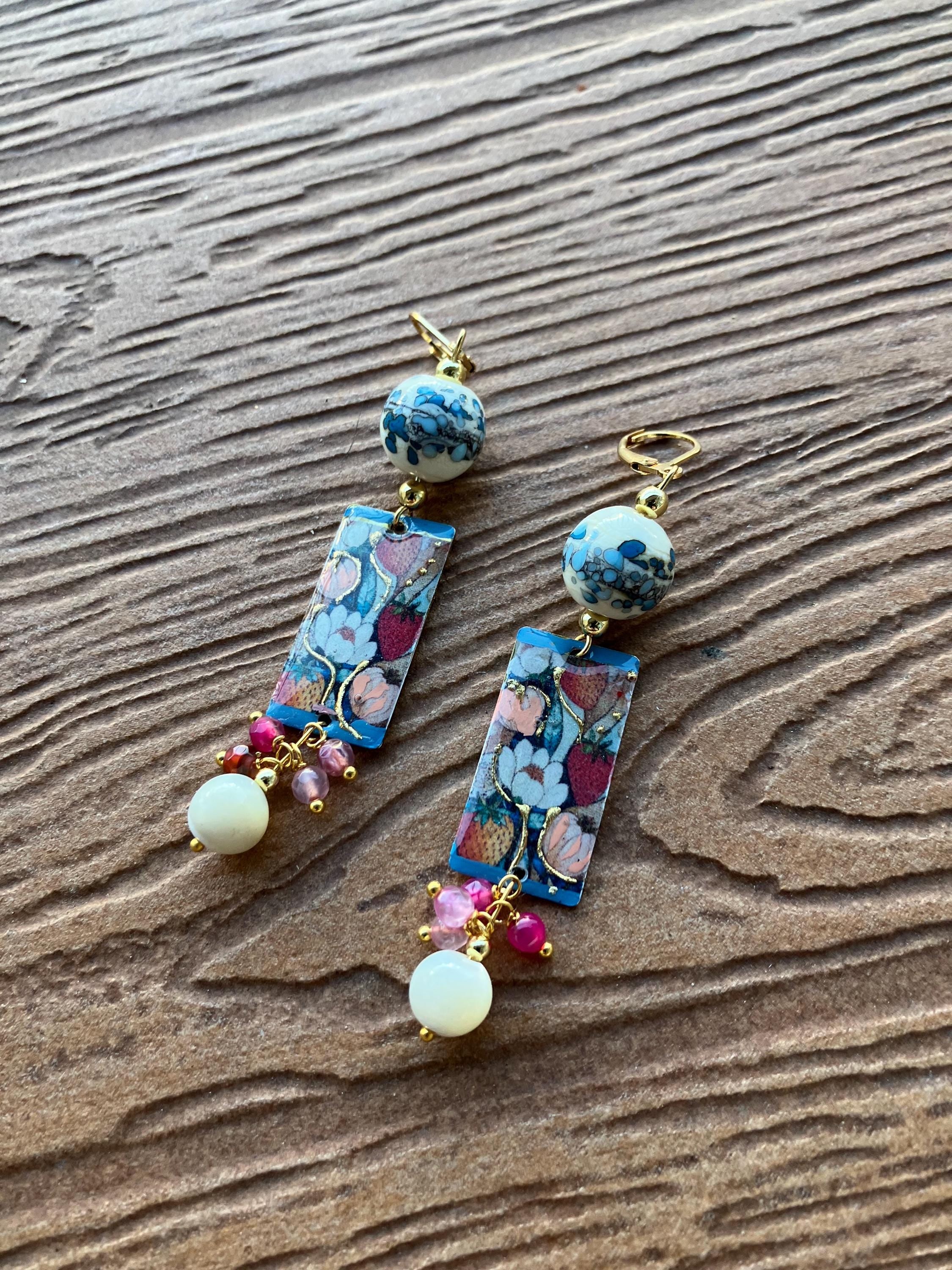 Boucles bohème fleuries en laiton peint d art, murano, nacre et semi précieuse