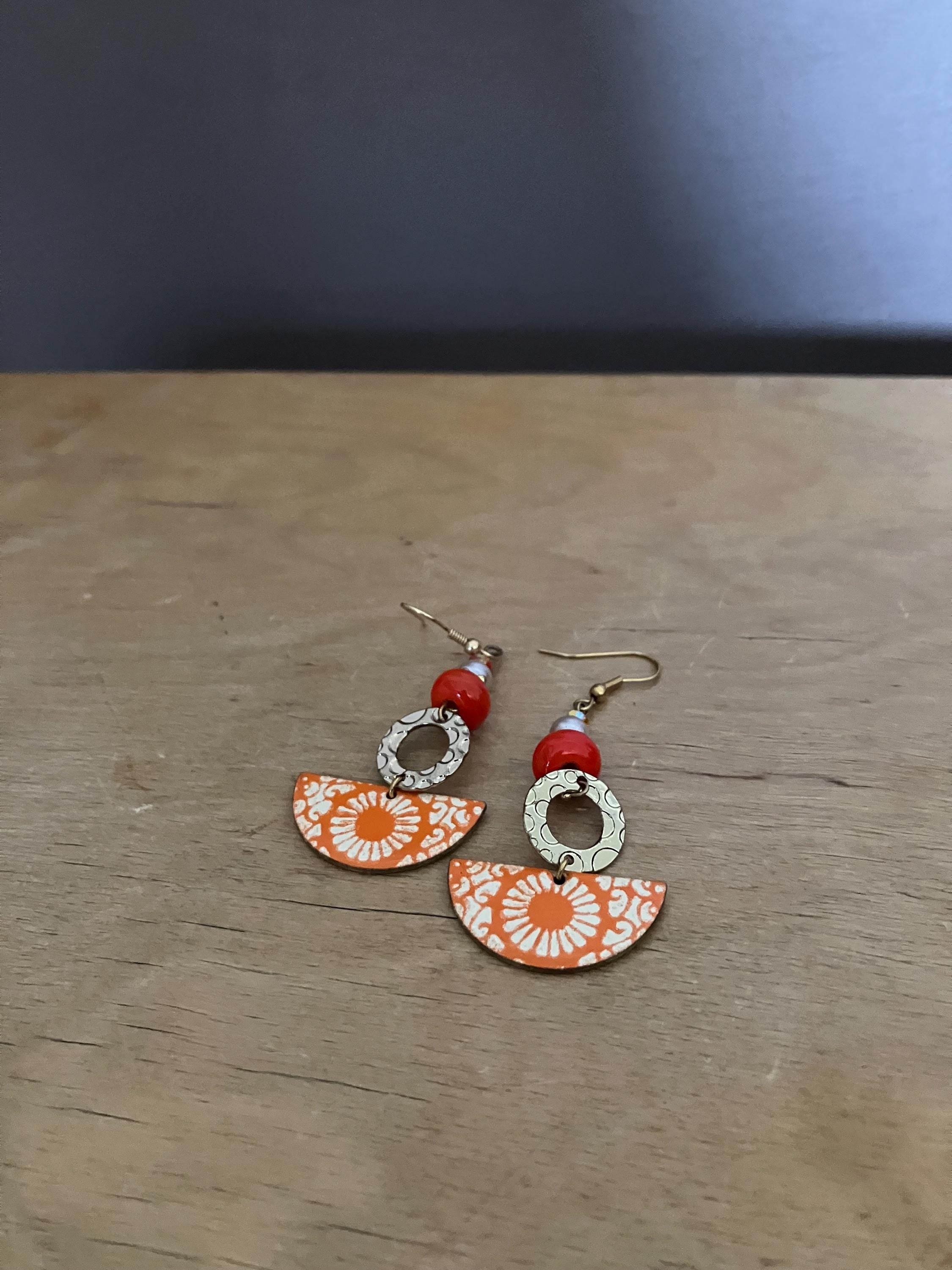 Boucles, boucles vintage orange influence japonaise, e-mail, plaqué or, verre filé d'art,  nacre Swarovski