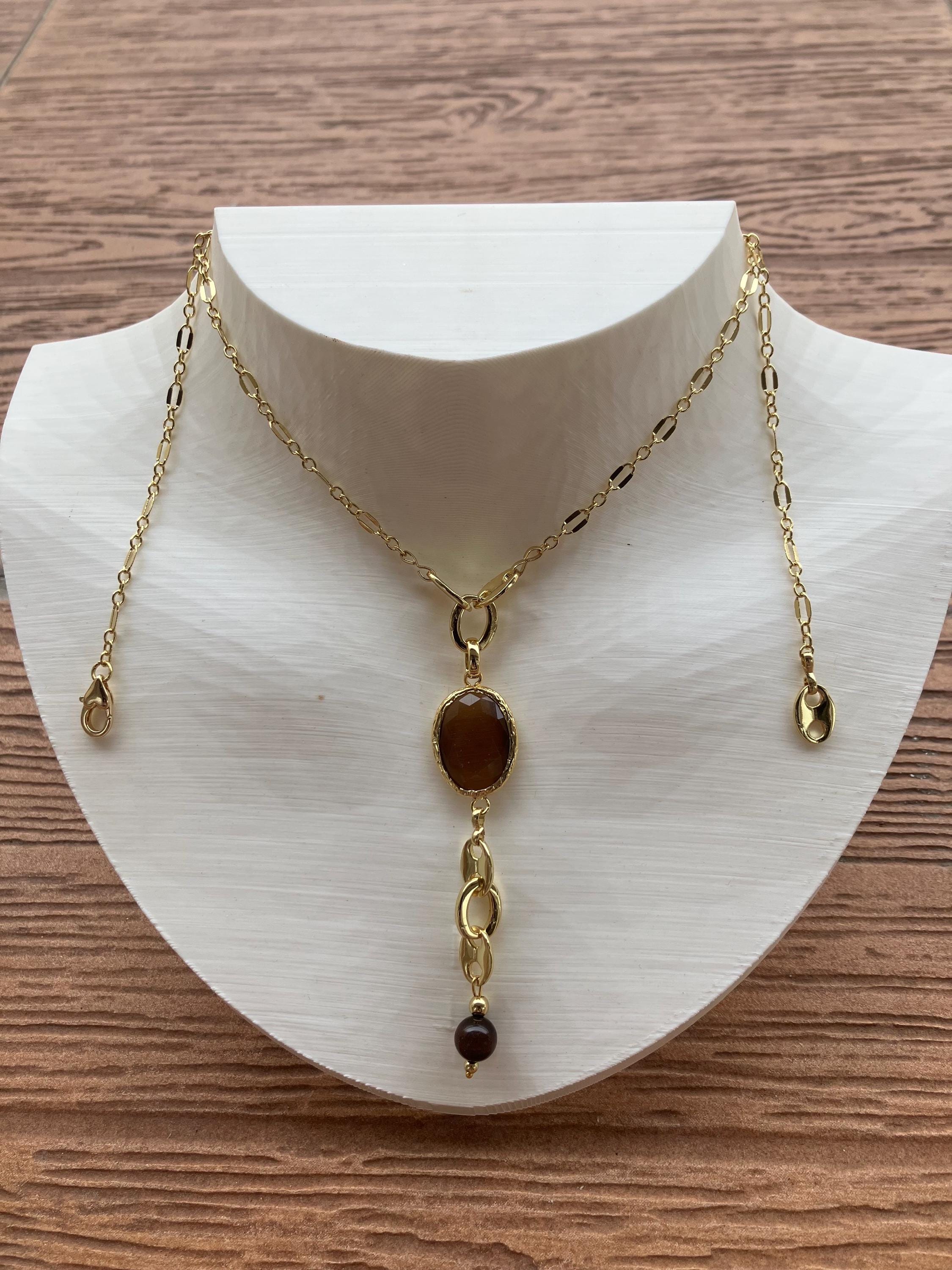 sautoir moderne chaîne torsadée en plaqué or, superbe connecteur en cristal œil de tigre dans sa lunette en plaqué or, semi précieuse