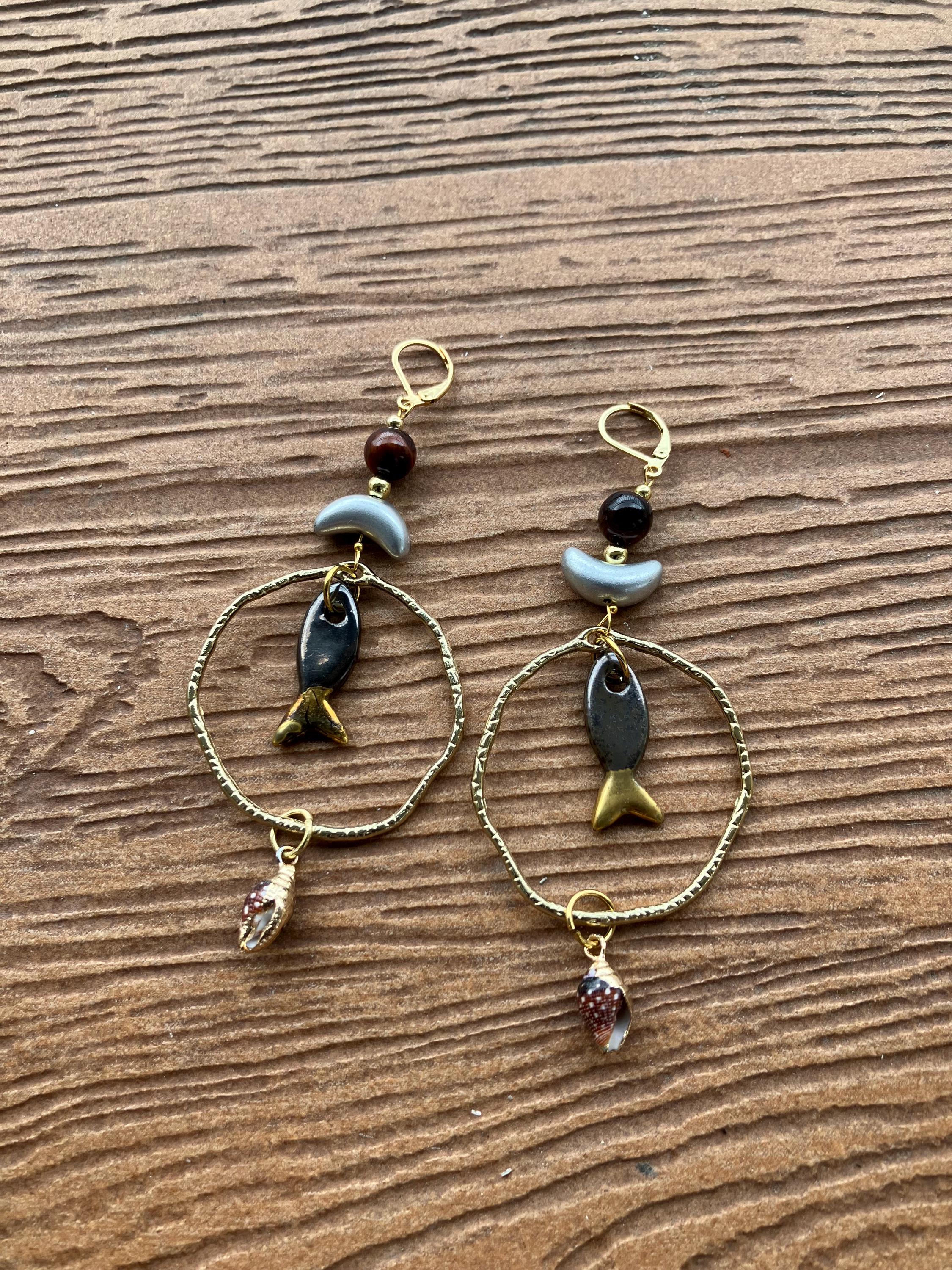 longues boucles dépareillées originales poissons et coquillages