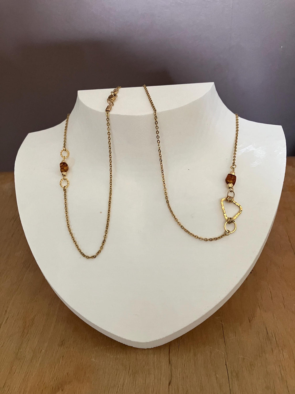 Sautoir, long sautoir moderne, plaqué or 18k avec lune, bronze massif, pierres semi précieuse, ambre de la baltique