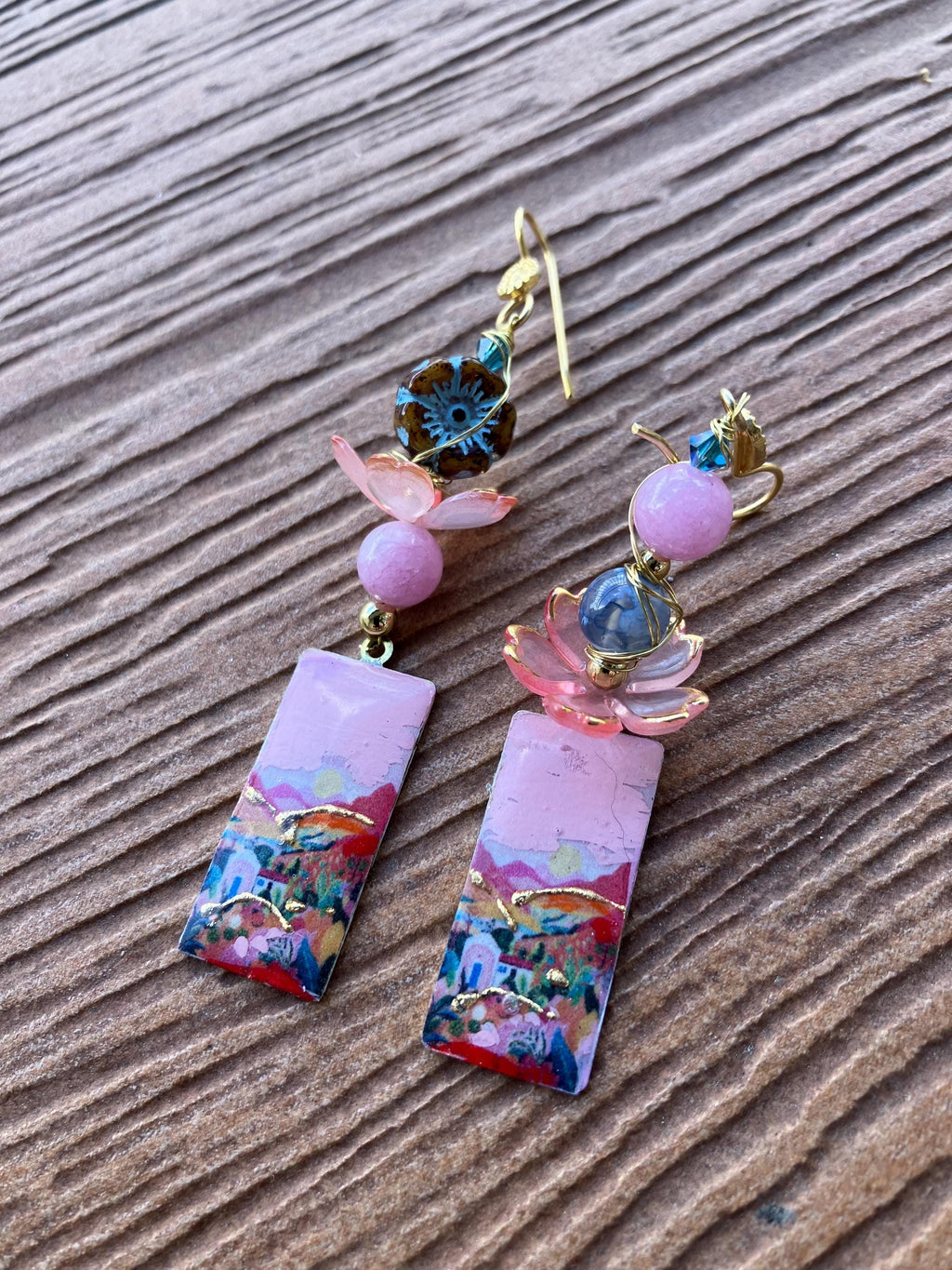 boucles d oreilles dépareillées artistiques en laiton peint et semi précieuse