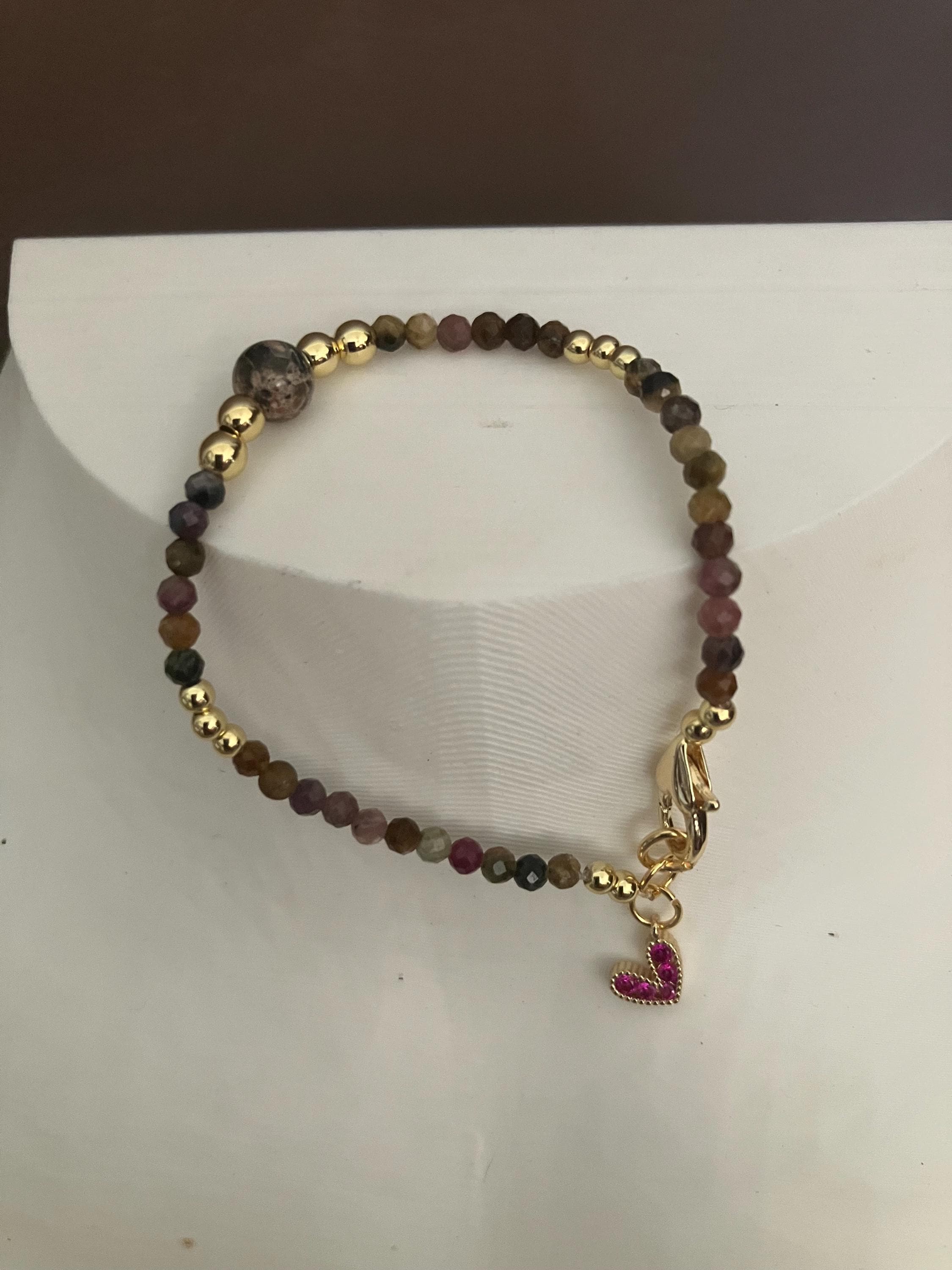 bracelet petit poignet en perles semi précieuse tourmaline et plaqué or 18k 3/5 microns