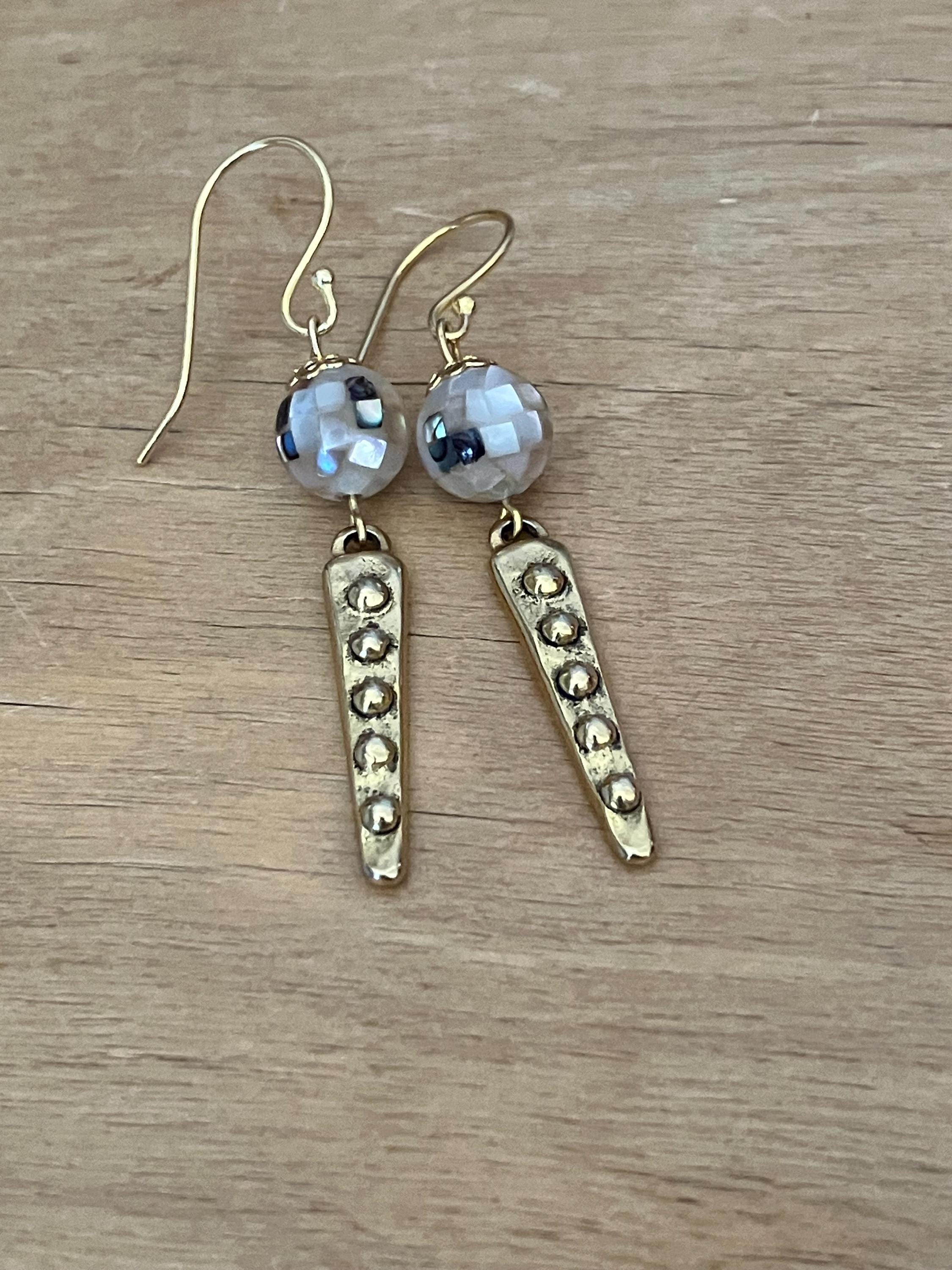 Boucles, boucles modernes, étain massif doré, coquille d ormeau, grade AA