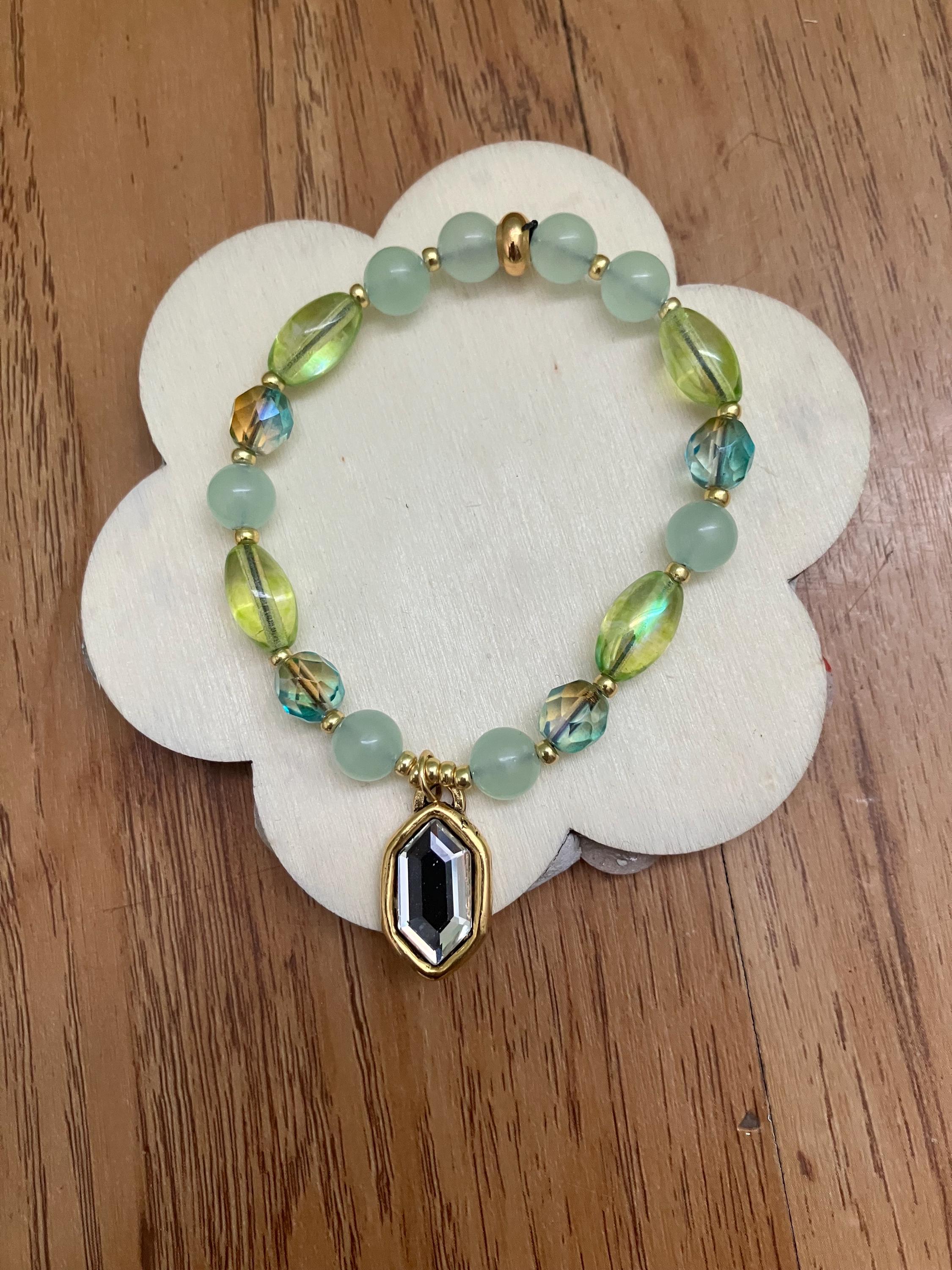 Bracelet, bracelet chic, semi précieuse, aventurine, étain massif doré, cristal Swarovski