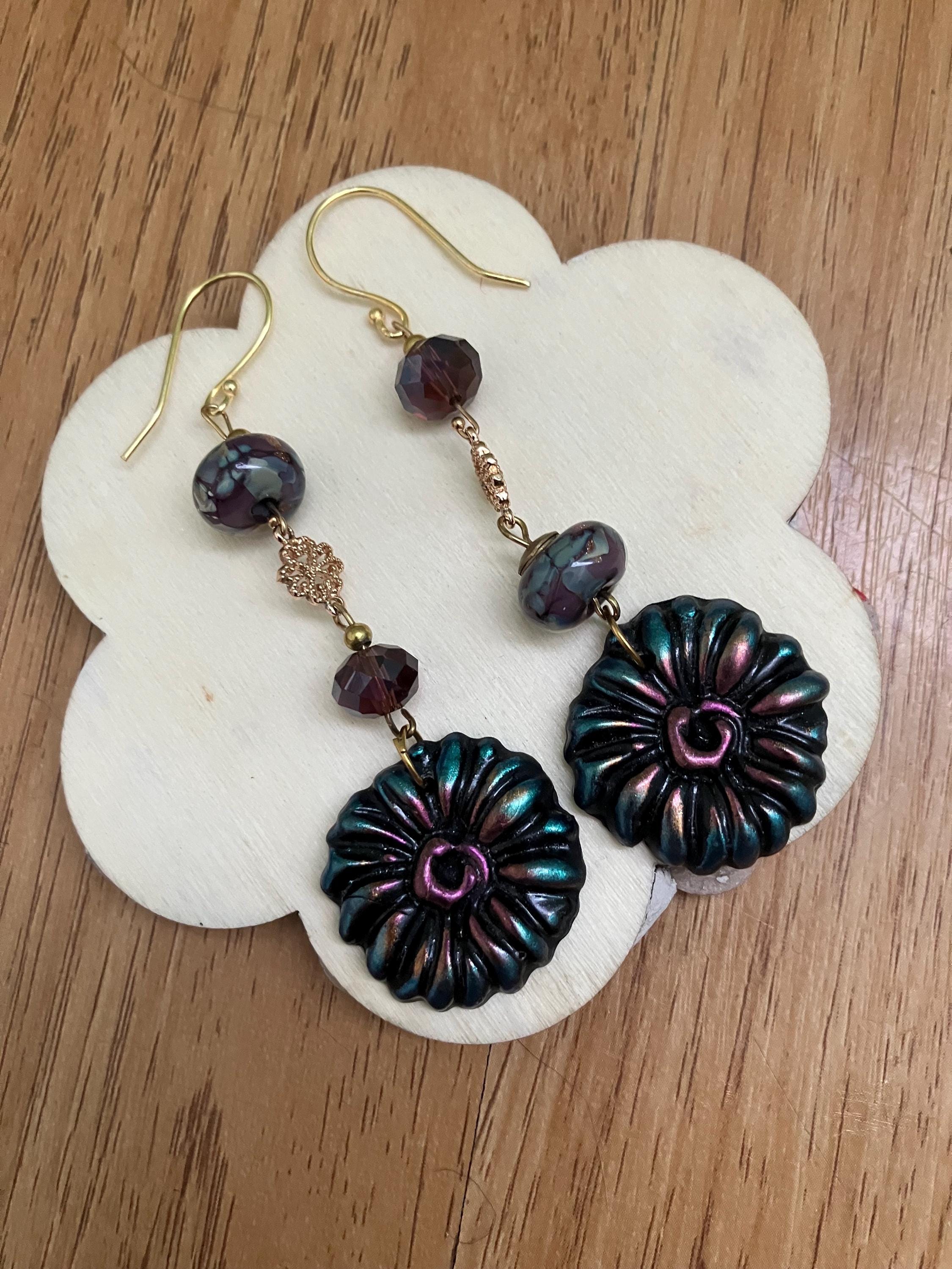 Boucles, longues boucles dépareillées en polymère, verre filé d art, plaqué or et verre tchèque