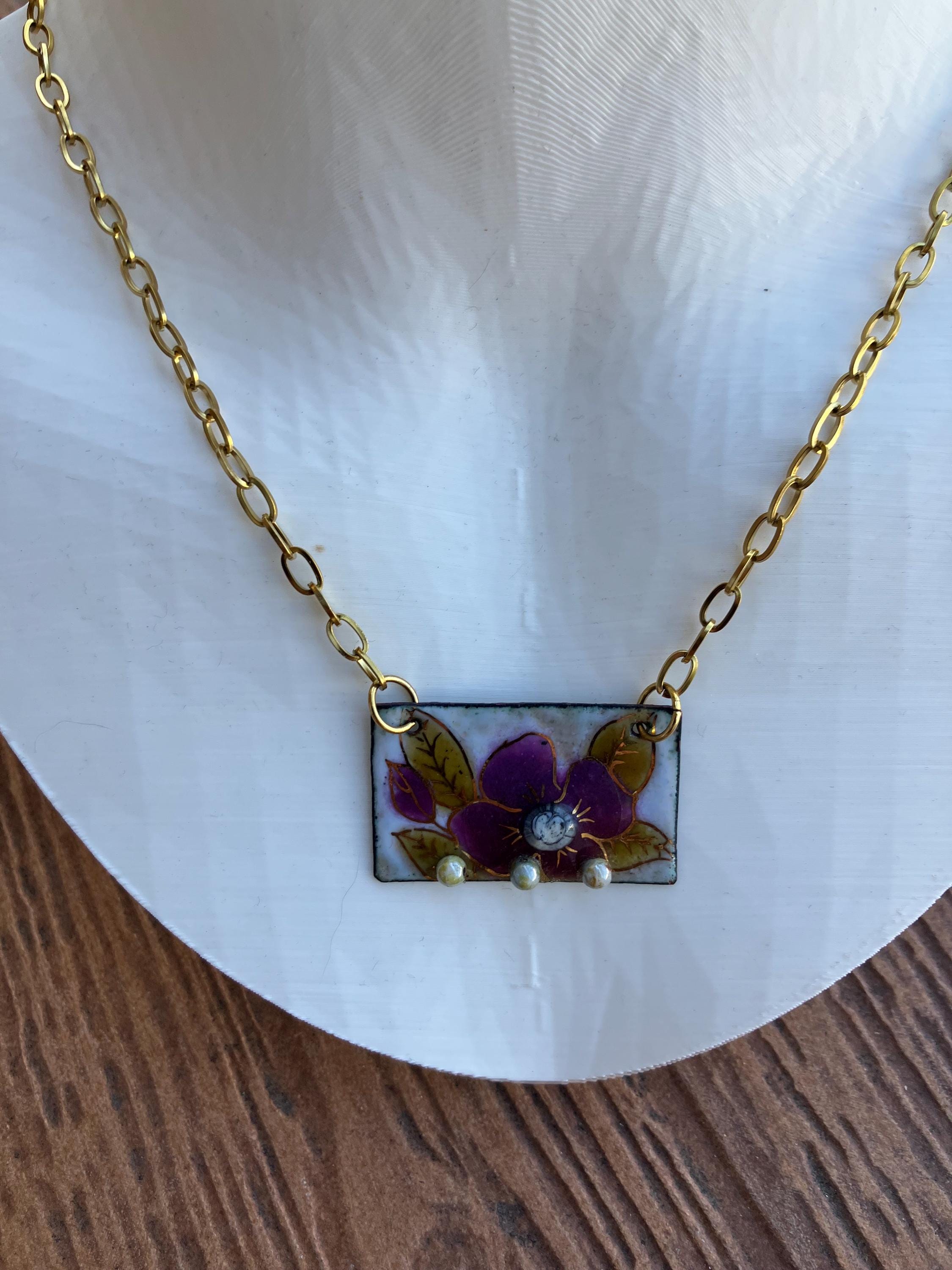 collier chaîne maille avec pendentif fleur en cuivre émaillé d art