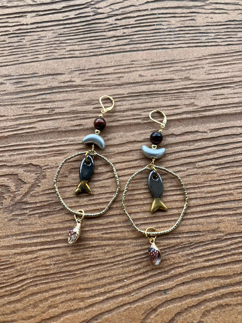 longues boucles dépareillées originales poissons et coquillages