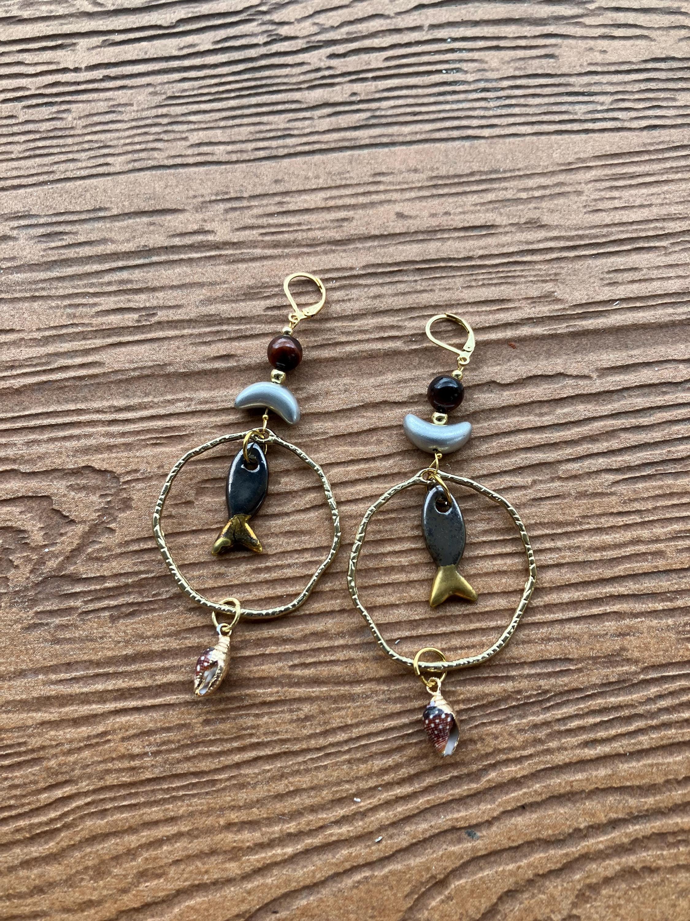 longues boucles dépareillées originales poissons et coquillages