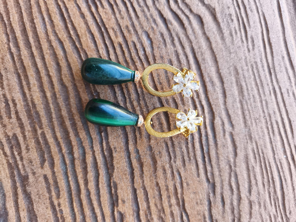 boucles semi précieuses en malachite et plaque or