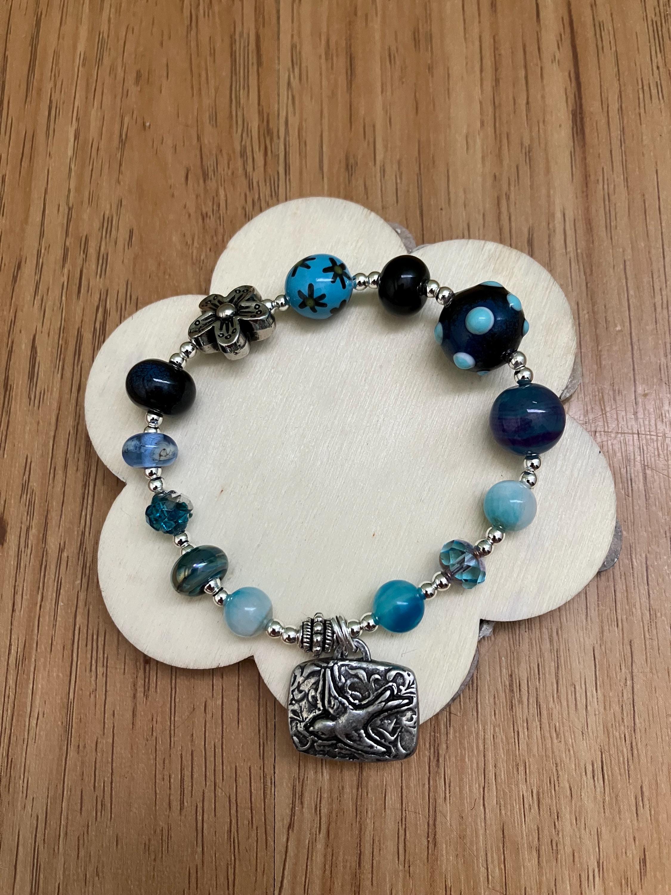 Bracelet, bracelet aux tons bleus vert, verre filé d art, semi précieuse, étain massif