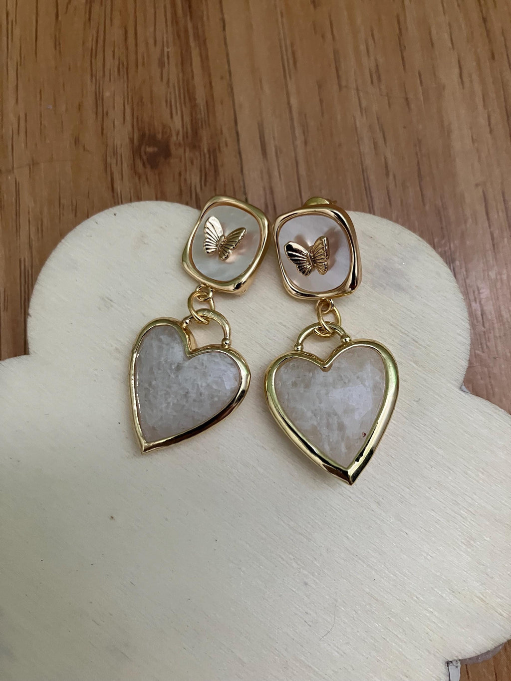 Boucles, boucles cœur, papillon, semi précieuse, pierre de lune, plaqué or 14k