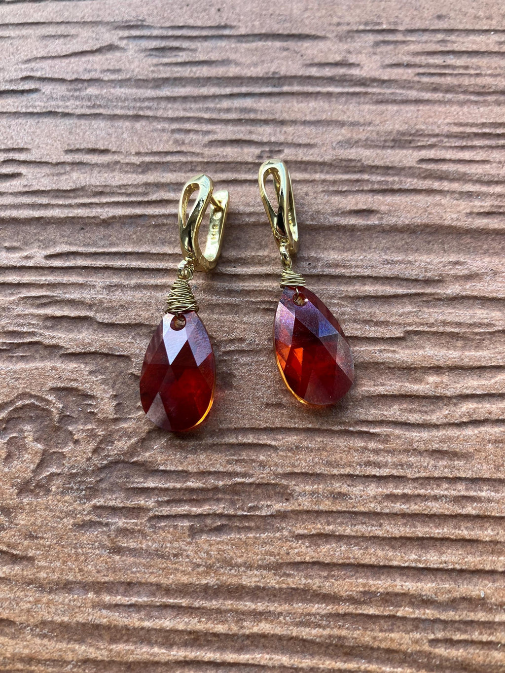 bouclés gouttes en plaqué or et cristal primero rouge