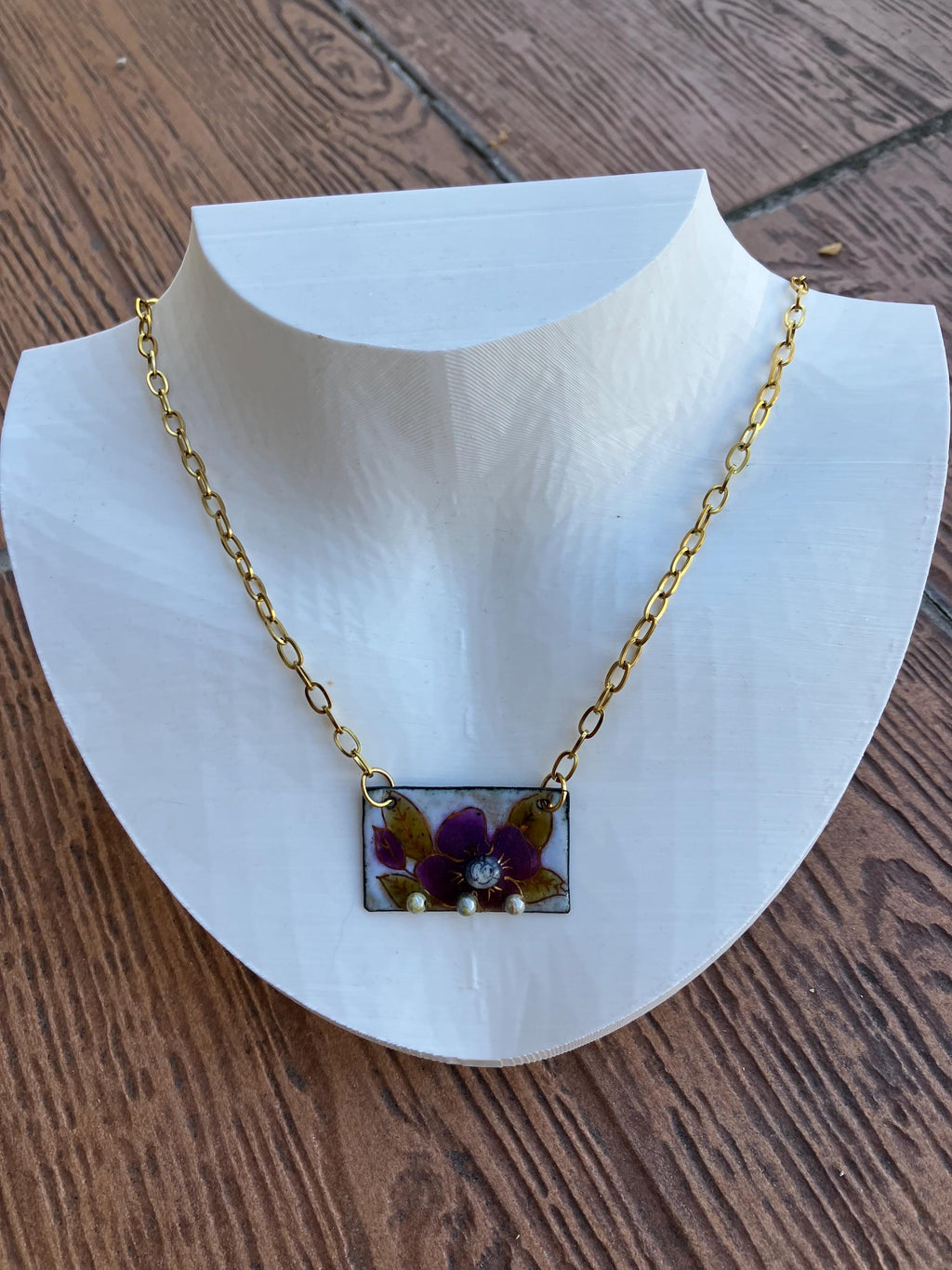 collier chaîne maille avec pendentif fleur en cuivre émaillé d art