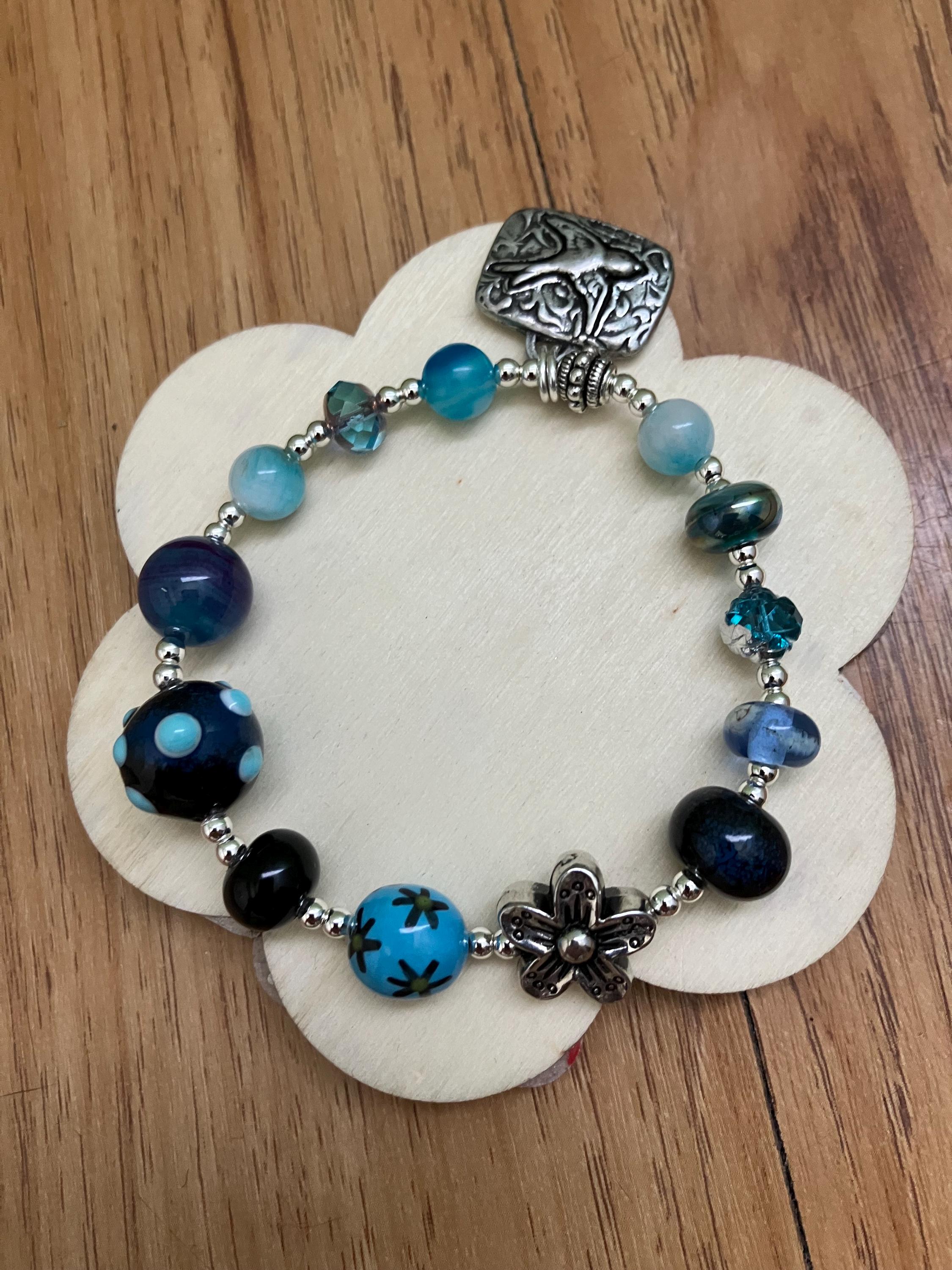 Bracelet, bracelet aux tons bleus vert, verre filé d art, semi précieuse, étain massif