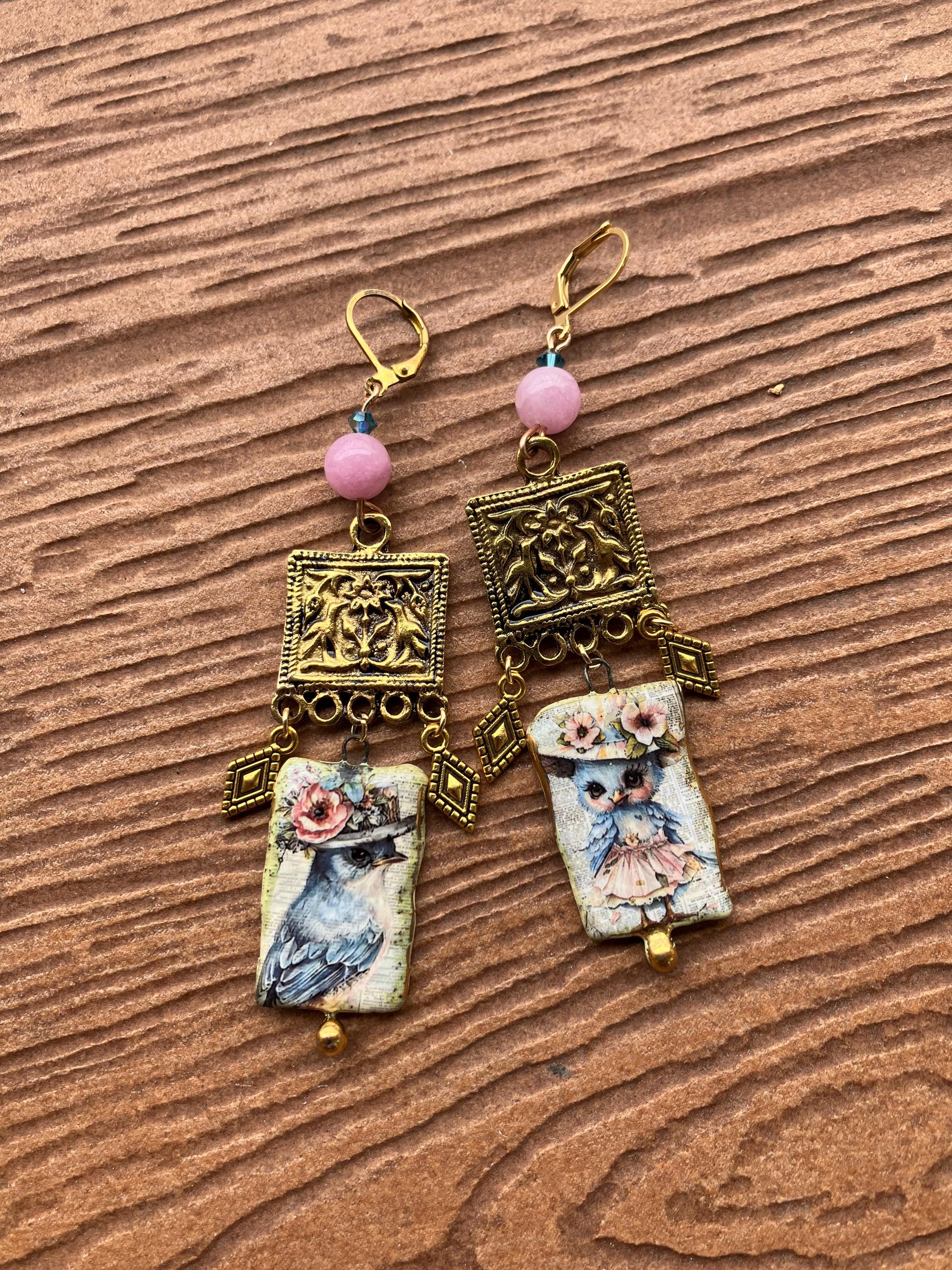 longues boucles art deco en porcelaine et céramique émaillée, semi précieuse et laiton année 1960