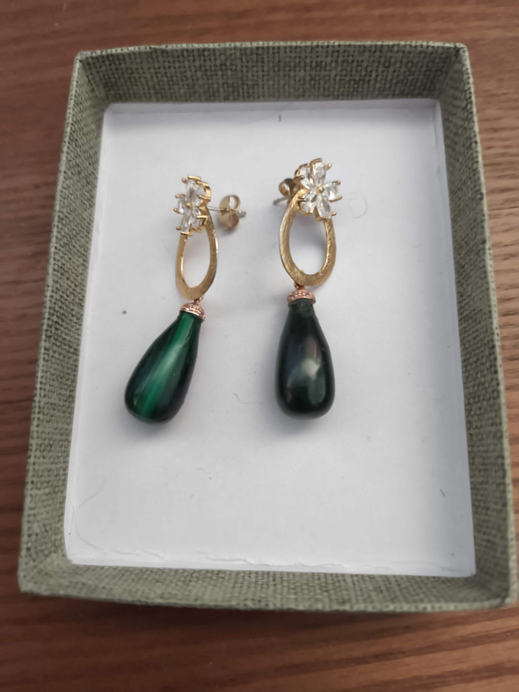 boucles semi précieuses en malachite et plaque or