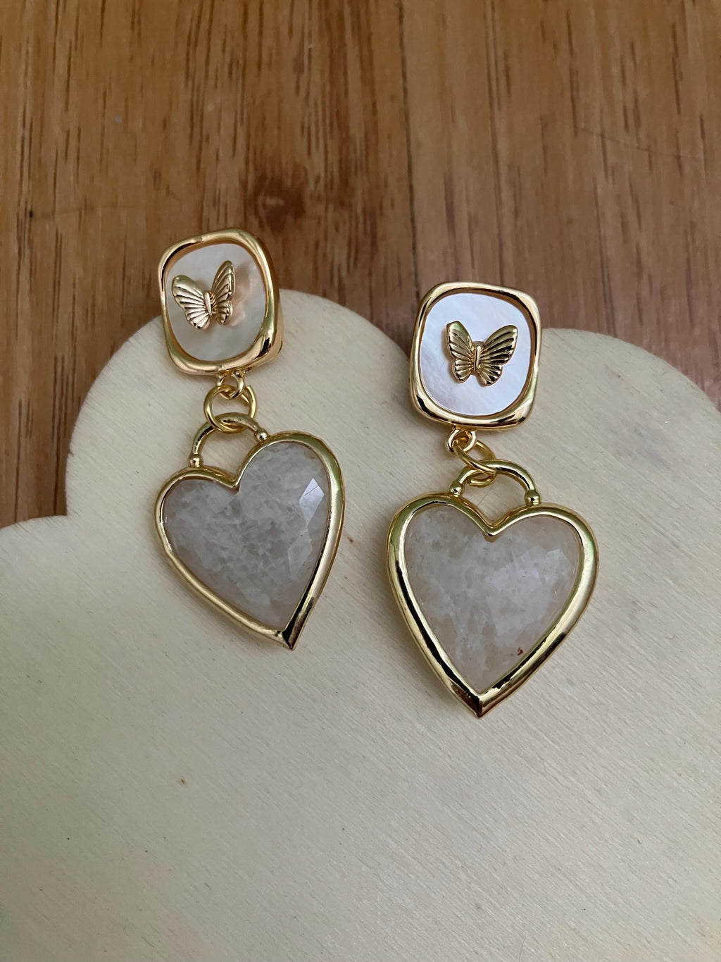 Boucles, boucles cœur, papillon, semi précieuse, pierre de lune, plaqué or 14k