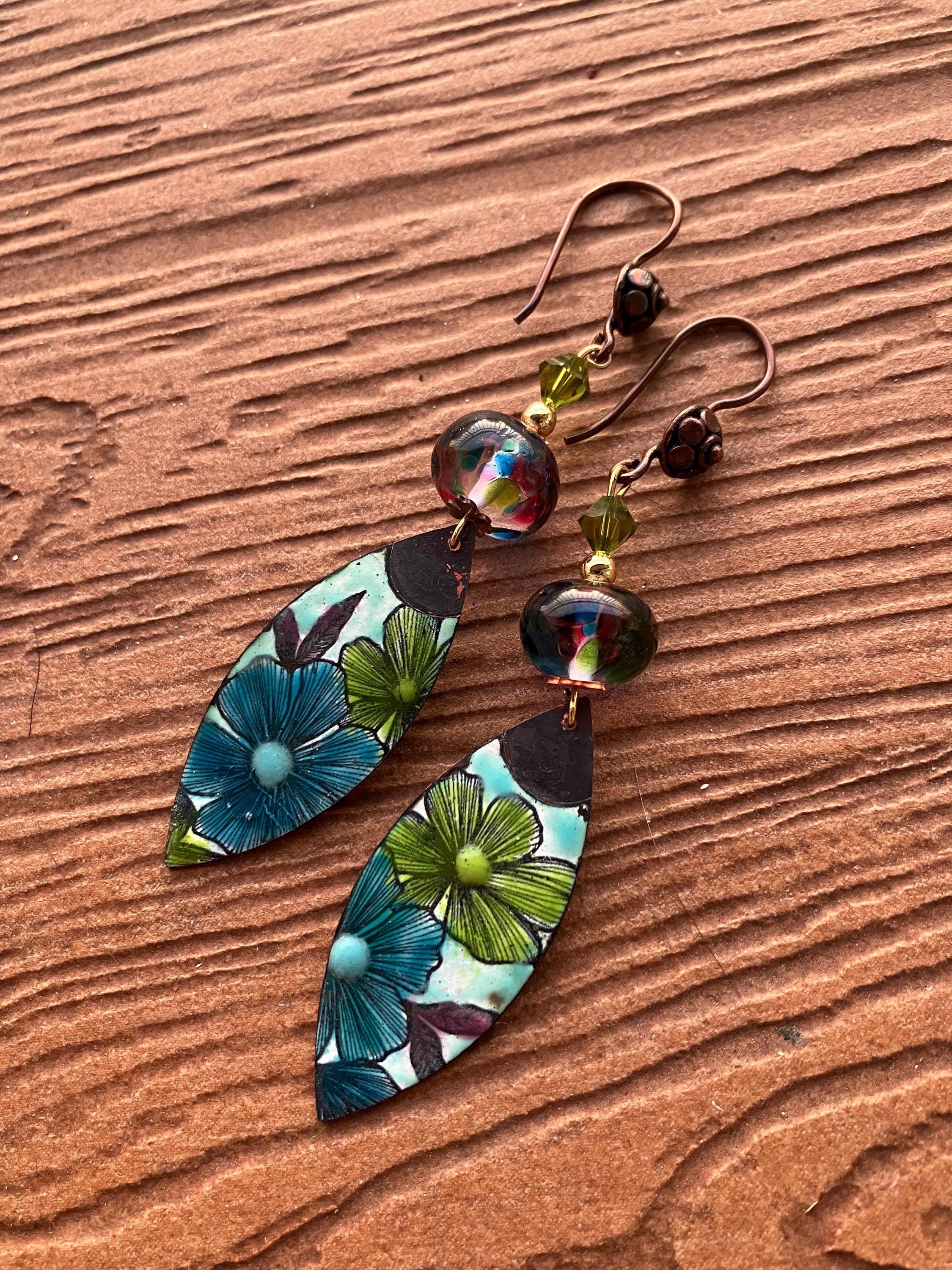 boucles romantiques fleuries en cuivre émaillé d art, verre filé au chalumeau, plaqué or et cuivre